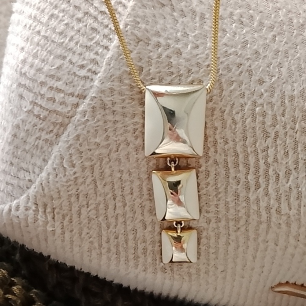 Elegant Enamel Plated Gold Necklace - Picture 3 of 11